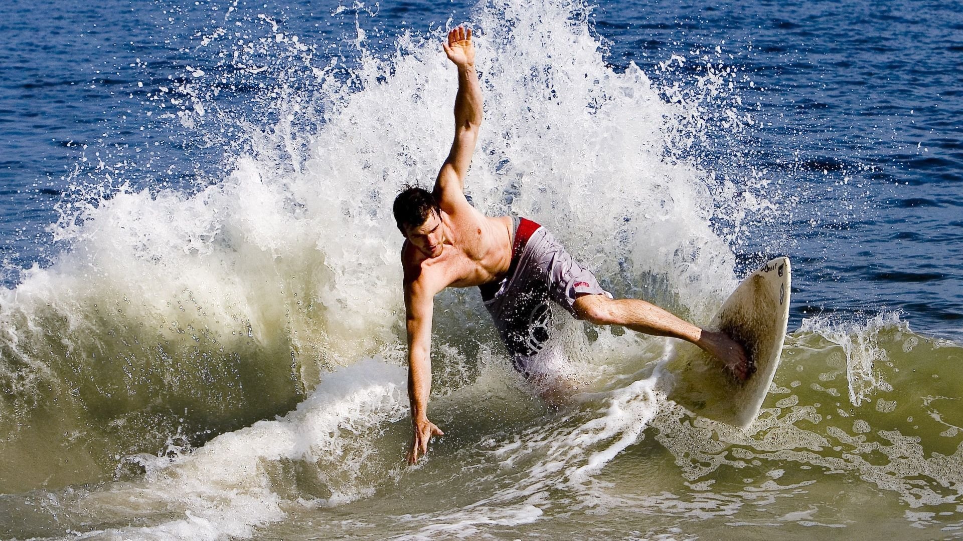 爱游戏在线登录-拉恩：凭借非凡的爆发力和速度，成为全黑队进攻的威胁源，拉恩vs巴拉城